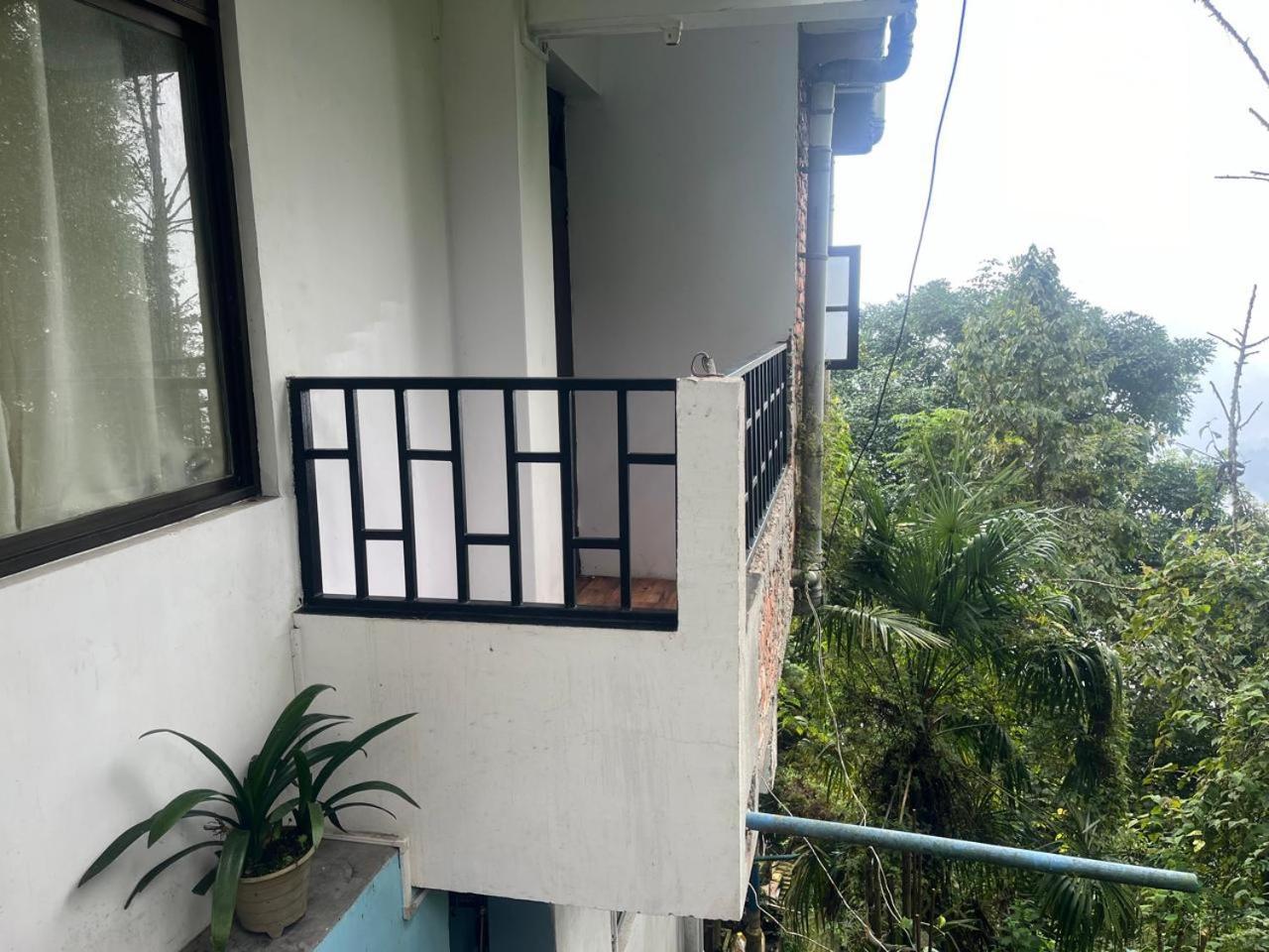 Forest Lodge - 80 Mts From Mall Road Darjeeling  Exterior foto